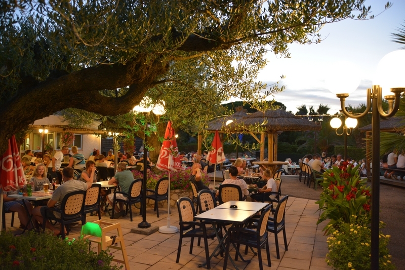 restaurant-terras-avond-lei-suves