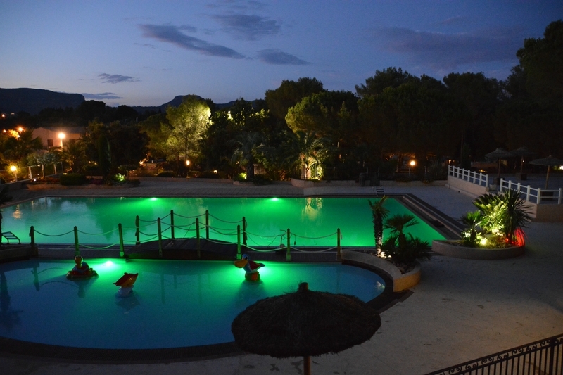 zwembad-avond-lei-suves