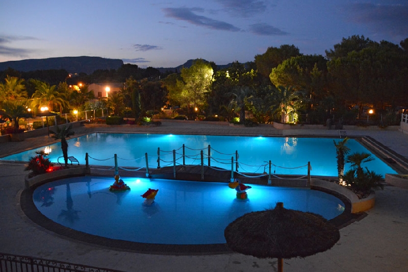 zwembad-avond-lei-suves