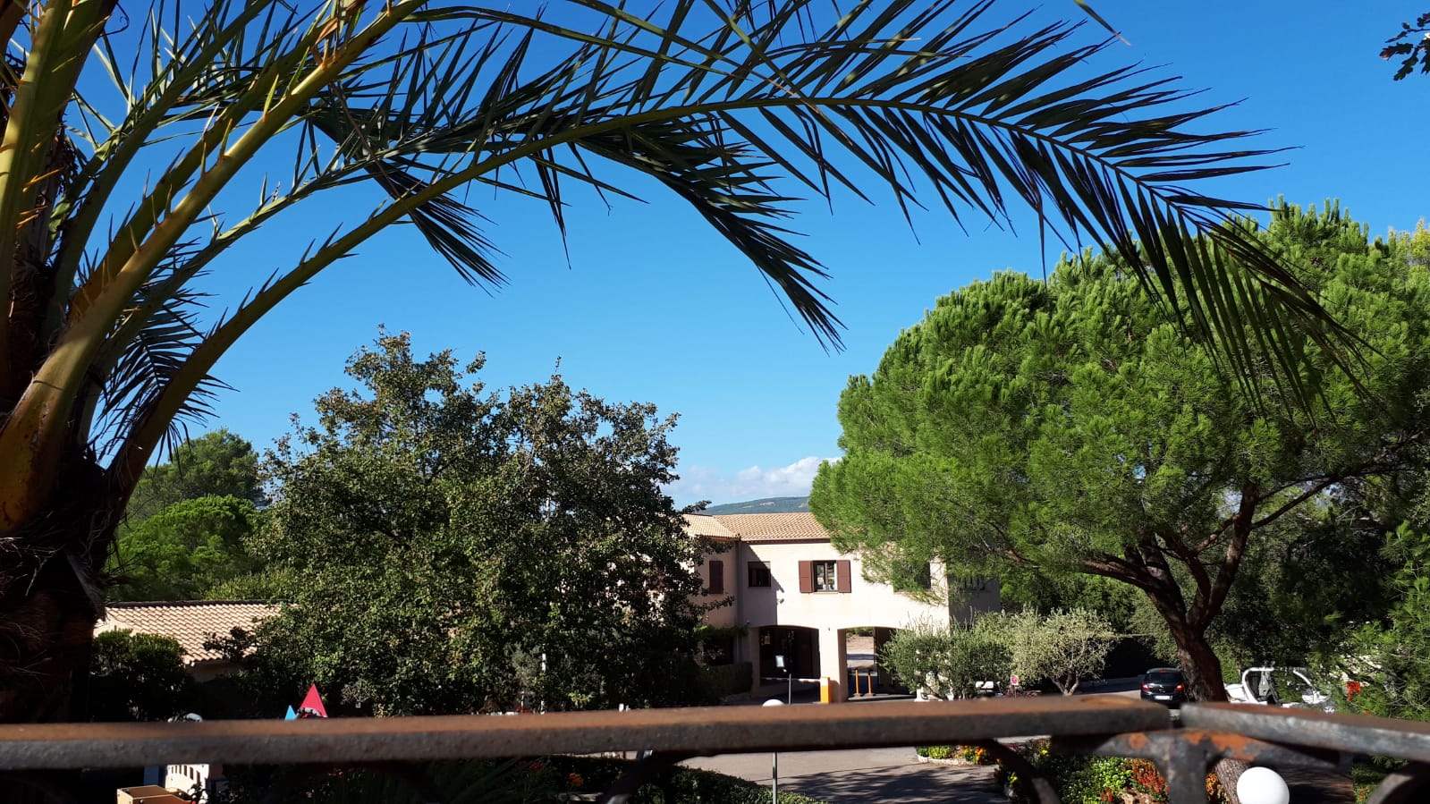 hoofdingang-les-suveis