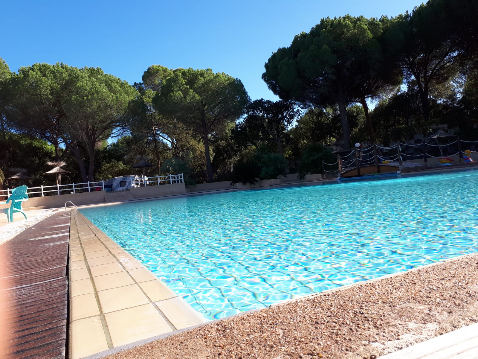 zwembad-les-suveis-harberszonvakanties-links